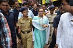 Rani Mukherjee visits Lalbaug Ka Raja in Mumbai on 29th Aug 2014